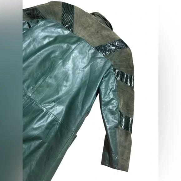 Vintage green leather trench coat, small/medium - Picture 11 of 13